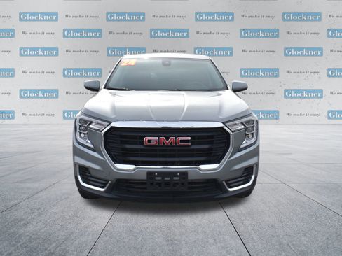 Used 2024 GMC Terrain SLE image 2