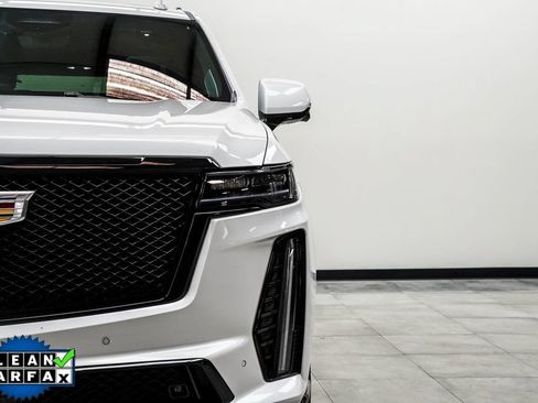 Used 2023 Cadillac Escalade ESV V AWD/4WD image 7