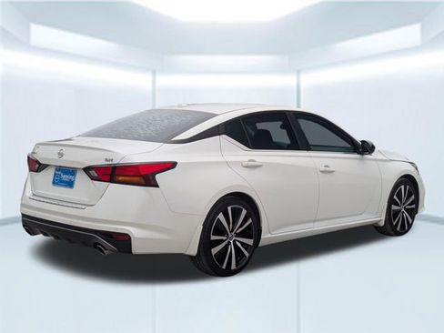 Used 2022 Nissan Altima 2.5 SR FWD image 6