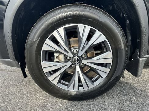 Certified 2022 Nissan Rogue SV image 8