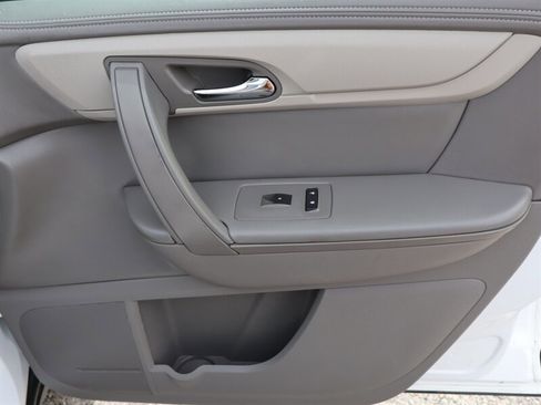 Used 2017 Chevrolet Traverse LS FWD image 14