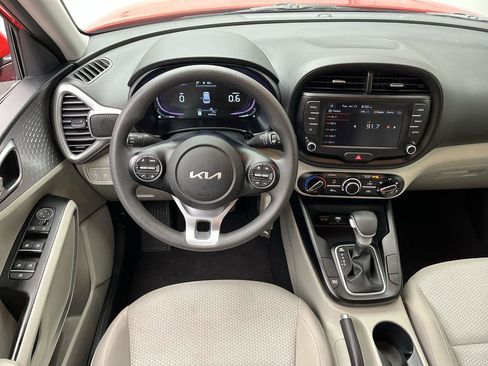 Used 2024 Kia Soul LX FWD image 10
