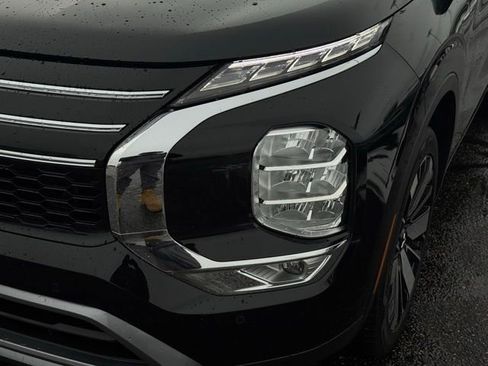 Used 2025 Mitsubishi Outlander Trail Edition image 2