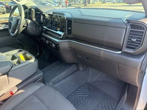 Used 2025 Chevrolet Silverado 1500 LT AWD/4WD image 16