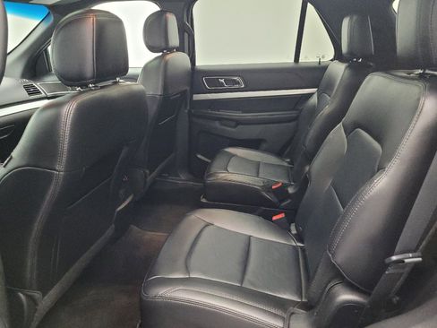 Used 2017 Ford Explorer XLT w/ Equipment Group 202A FWD image 18