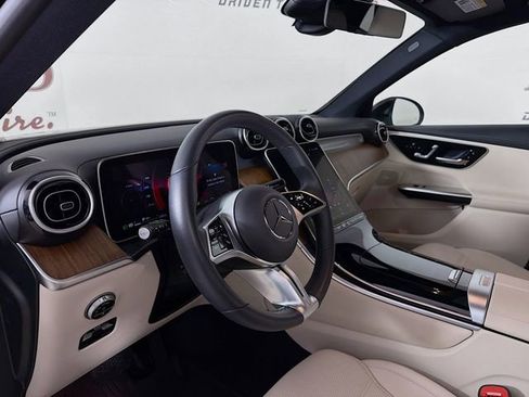 Used 2024 Mercedes-Benz GLC 300 4MATIC image 11