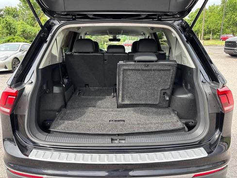 Used 2023 Volkswagen Tiguan SE FWD image 13
