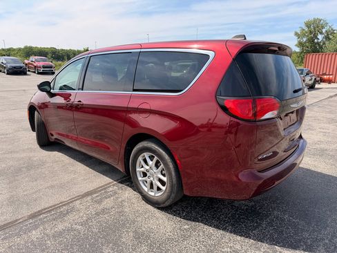 Used 2023 Chrysler Voyager LX FWD image 4