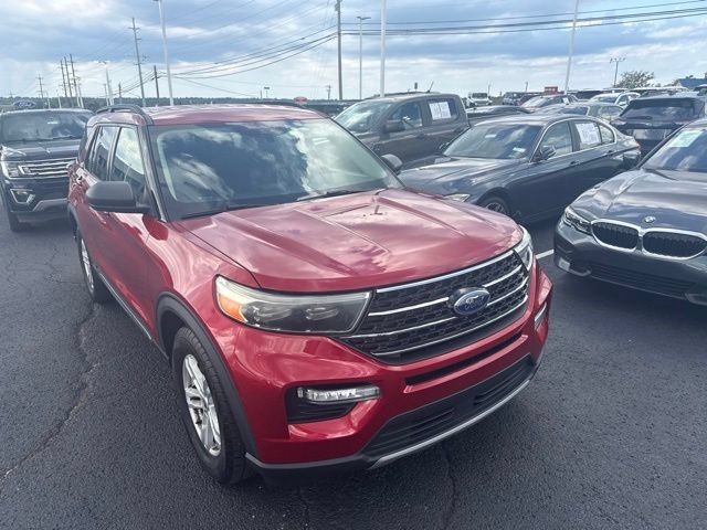 Used 2020 Ford Explorer XLT w/ Equipment Group 202A AWD/4WD image 3