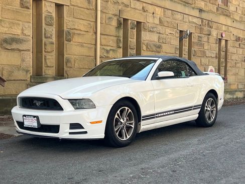 Used 2013 Ford Mustang Premium image 36