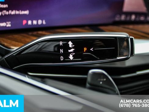 Used 2026 Cadillac Escalade ESV Platinum Sport image 31