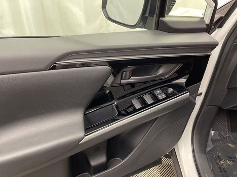 Used 2023 Toyota bZ4X XLE image 19