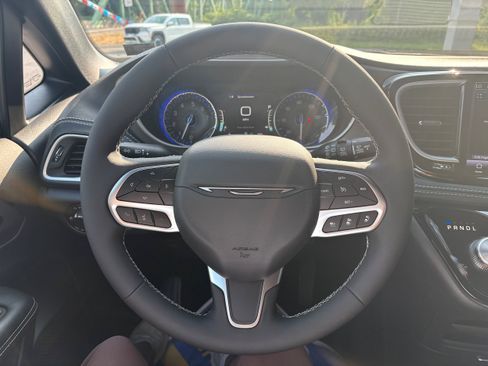 New 2027 Chrysler Pacifica Select FWD image 19