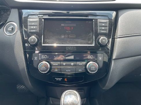 Used 2018 Nissan Rogue SV FWD image 23