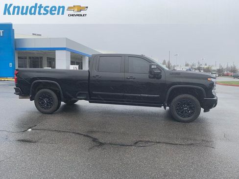 Used 2022 Chevrolet Silverado 3500 High Country w/ Z71 Off-Road Package image 8