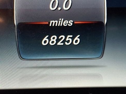Used 2018 Mercedes-Benz GLC 300 4MATIC image 20