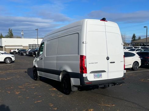 Used 2025 Mercedes-Benz Sprinter 2500 image 4
