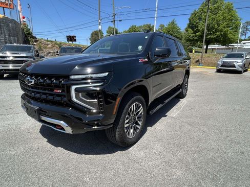 Used 2025 Chevrolet Suburban Z71 AWD/4WD image 8