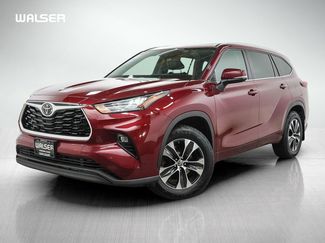 Used 2020 Toyota Highlander XLE AWD/4WD video 1