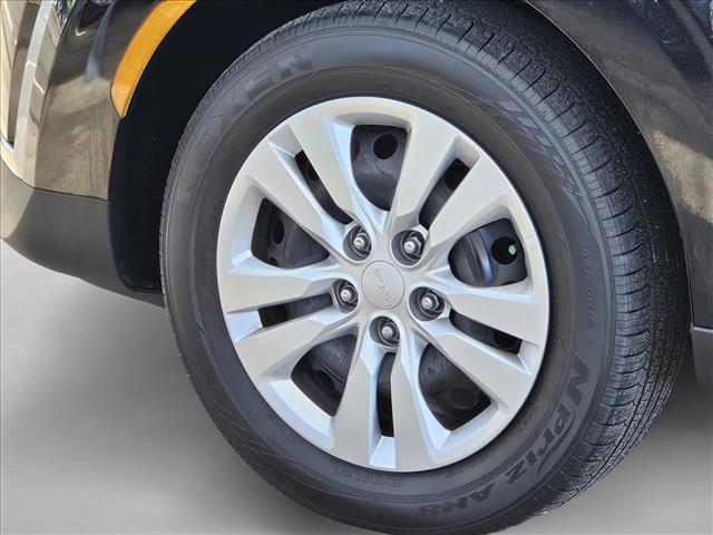 Used 2025 Kia Soul LX FWD image 9