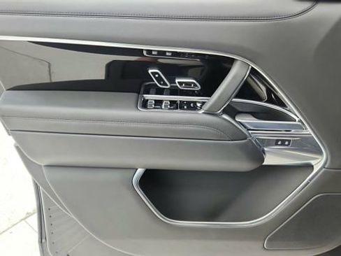 Used 2025 Land Rover Range Rover SE image 33