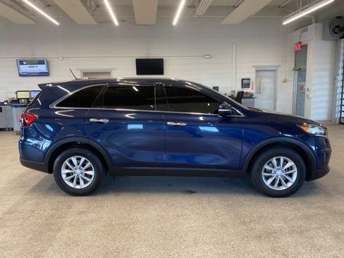 Used 2019 Kia Sorento FWD image 4