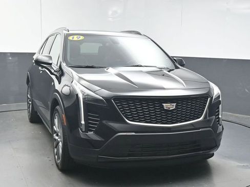 Used 2019 Cadillac XT4 Sport w/ LPO, Midnight Sport Package FWD image 2