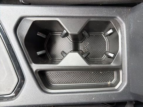 Used 2023 Volkswagen Taos SE w/ Black Wheel Package image 33