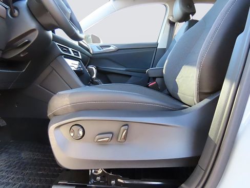 New 2025 Volkswagen Taos SE image 37