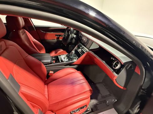 Used 2024 Bentley Flying Spur V8 AWD/4WD image 62
