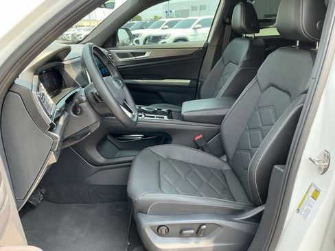 Certified 2024 Volkswagen Atlas Cross Sport SE w/ Panoramic Sunroof Package FWD image 13