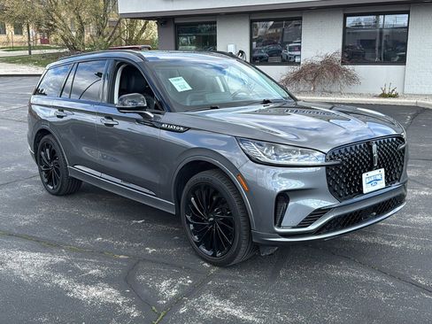 Used 2025 Lincoln Aviator Reserve w/ Jet Appearance Package AWD/4WD image 2