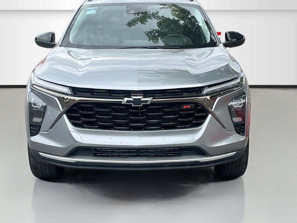 Used 2025 Chevrolet Trax ACTIV w/ Driver Confidence Package FWD image 2