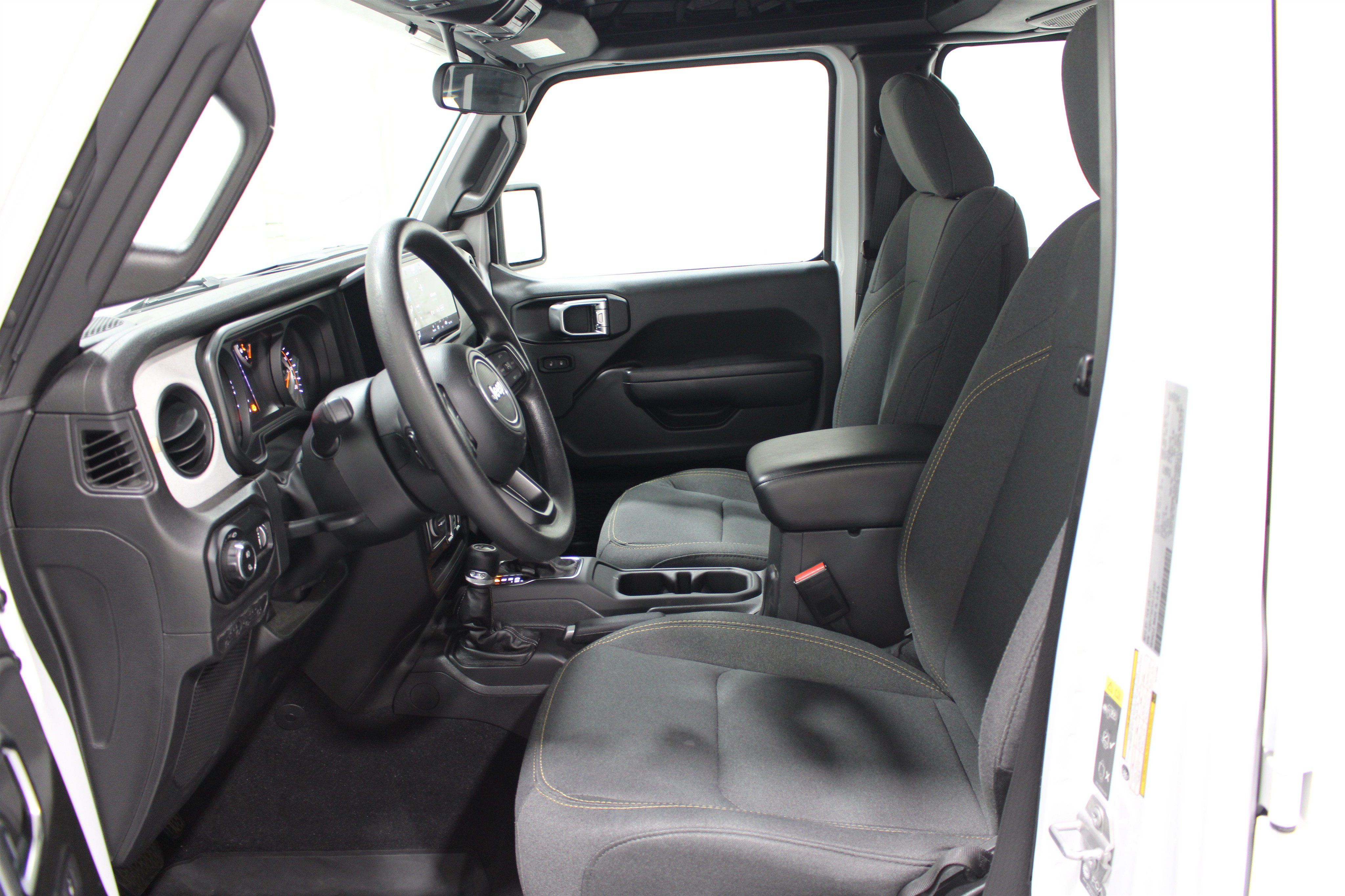 Used 2025 Jeep Gladiator Sport AWD/4WD image 3