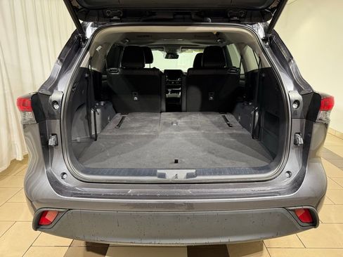 Certified 2023 Toyota Highlander XLE image 12