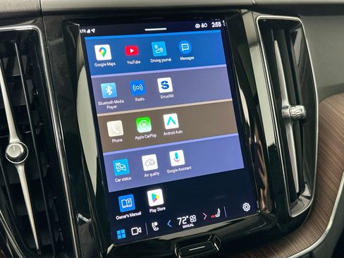 Used 2023 Volvo XC60 B5 Plus image 14