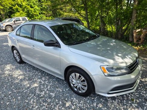 Used 2015 Volkswagen Jetta Sedan FWD image 3