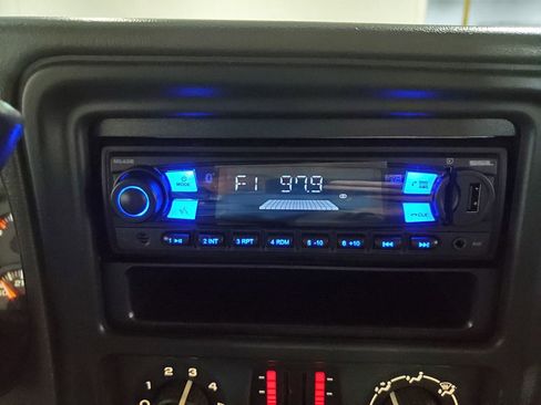 Used 2005 Chevrolet Avalanche LS w/ Onstar Plus Package image 28