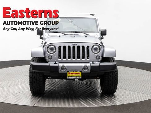 Used 2017 Jeep Wrangler Unlimited Sahara w/ Max Tow Package AWD/4WD image 2