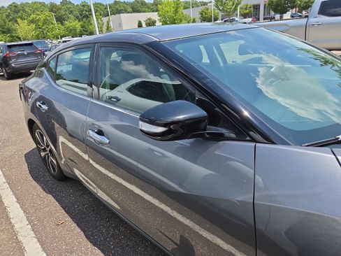 Used 2021 Nissan Maxima 3.5 SV w/ Floor Mat Group FWD image 2
