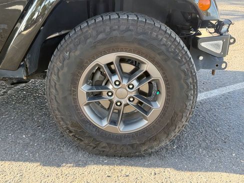 Used 2016 Jeep Wrangler Unlimited Sahara image 9