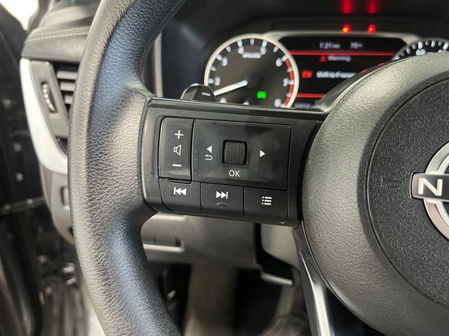 Used 2024 Nissan Rogue S FWD image 27