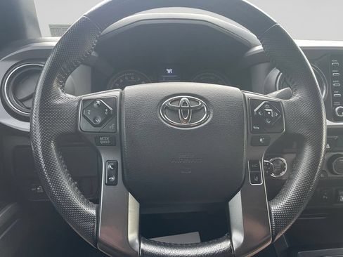 Used 2021 Toyota Tacoma TRD Sport w/ Technology Package AWD/4WD image 25