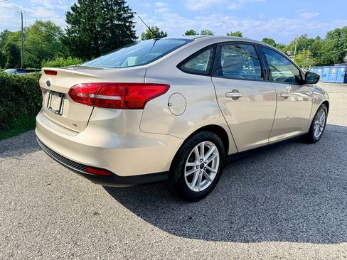 Used 2017 Ford Focus SE FWD image 4