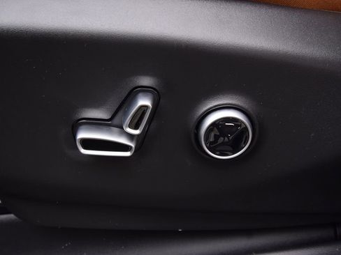 New 2026 Chrysler Pacifica Pinnacle w/ Trailer Tow Group AWD/4WD image 39