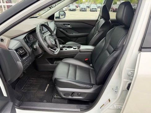 Used 2021 Nissan Rogue SV w/ Premium Package AWD/4WD image 12
