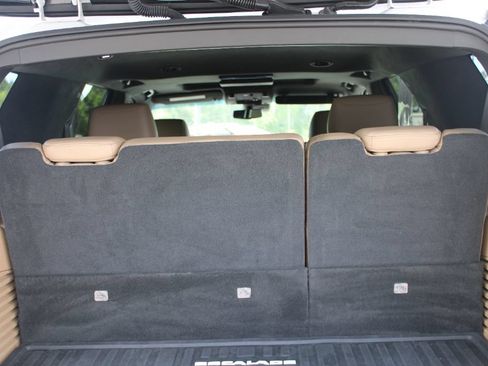 Used 2020 Cadillac Escalade Platinum RWD image 14