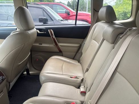 Used 2012 Toyota Highlander Limited w/ Tow Pkg AWD/4WD image 5