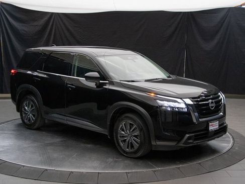 Used 2023 Nissan Pathfinder S w/ Cargo Package image 2