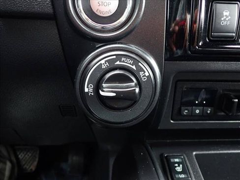 Used 2023 Nissan Titan SV w/ SV Convenience Package AWD/4WD image 20